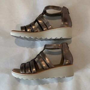 Clarks Women's Metallic Comfort Wedge Sandals Size 9